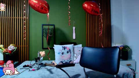  Dahiana  online show from February 12, 2025, 8:29 pm