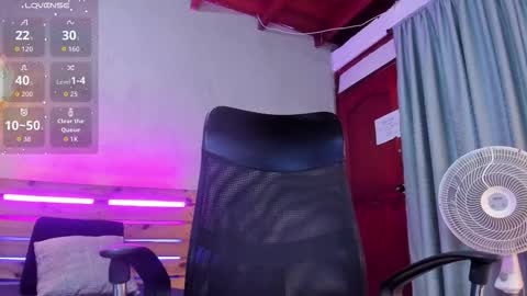 daiisy_kiss online show from December 3, 2025, 7:56 pm