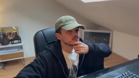 Snapshot of daimon_hall chatting on November 4, 2025, 1:32 pm Daimon online show from November 4, 2025, 1:32 pm