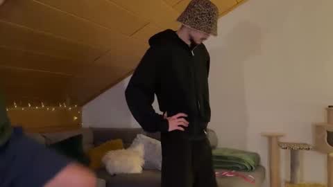 Snapshot of daimon_hall chatting on November 20, 2025, 10:20 pm Daimon online show from November 20, 2025, 10:20 pm