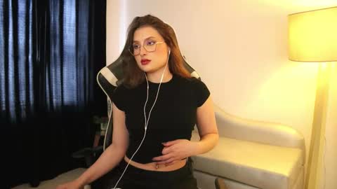 Snapshot of daisha_riley chatting on November 18, 2025, 2:43 pm Lauren online show from November 18, 2025, 2:43 pm