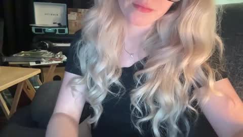 DaisyDivine online show from September 29, 2025, 2:00 pm