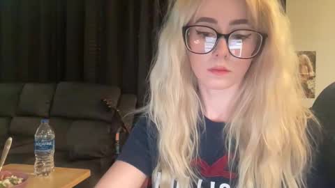 DaisyDivine online show from October 13, 2025, 1:22 pm