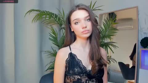 Snapshot of daisyfoulks chatting on February 18, 2025, 8:25 pm Naomi online show from February 18, 2025, 8:25 pm