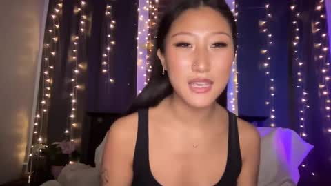 Daisy Kim online show from February 18, 2025, 2:49 am