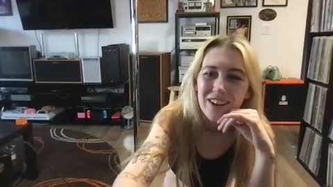 daisymynx online show from May 13, 2026, 2:09 am