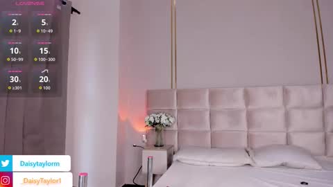 Snapshot of daisytaylor_ chatting on November 19, 2025, 12:49 pm Daisy online show from November 19, 2025, 12:49 pm