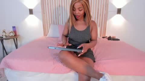 Snapshot of dakhota__35 chatting on May 4, 2026, 12:01 pm Dakhota online show from May 4, 2026, 12:01 pm