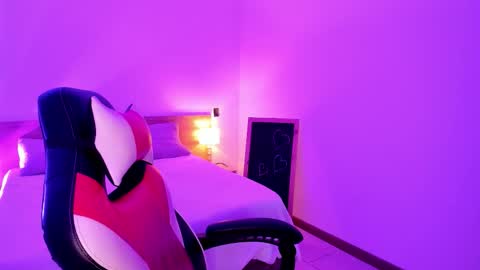 dakota_mars online show from September 25, 2025, 11:58 am