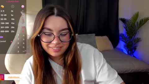 dakottaa__ online show from September 26, 2025, 11:42 pm
