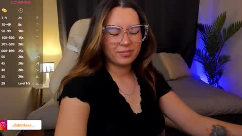 dakottaa__ online show from December 3, 2025, 11:36 pm