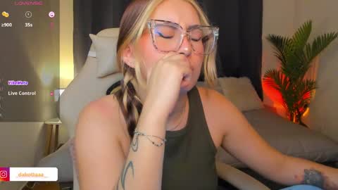 Snapshot of dakottaa__ chatting on April 30, 2026, 1:45 am dakottaa__ online show from April 30, 2026, 1:45 am