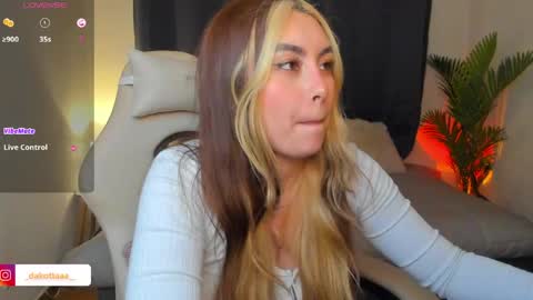 Snapshot of dakottaa__ chatting on May 15, 2026, 11:45 pm dakottaa__ online show from May 15, 2026, 11:45 pm