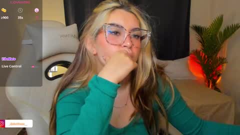 Snapshot of dakottaa__ chatting on June 6, 2026, 12:16 am dakottaa__ online show from June 6, 2026, 12:16 am