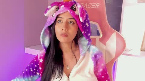 Snapshot of daliajohnson_ chatting on January 1, 2025, 1:27 pm leila williams online show from January 1, 2025, 1:27 pm