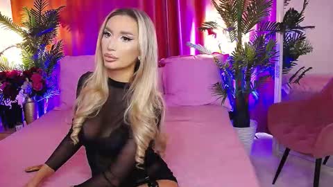 DalidaSelena online show from March 3, 2026, 9:15 am