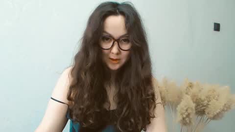 Snapshot of dalidayes chatting on December 6, 2024, 5:53 am Dali online show from December 6, 2024, 5:53 am