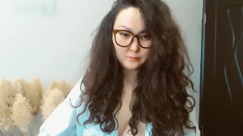 Snapshot of dalidayes chatting on February 17, 2025, 7:04 am Dali online show from February 17, 2025, 7:04 am