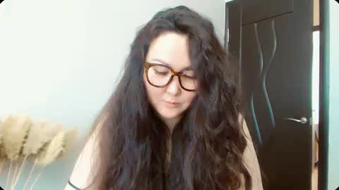 Snapshot of dalidayes chatting on November 20, 2025, 6:13 am Dali online show from November 20, 2025, 6:13 am