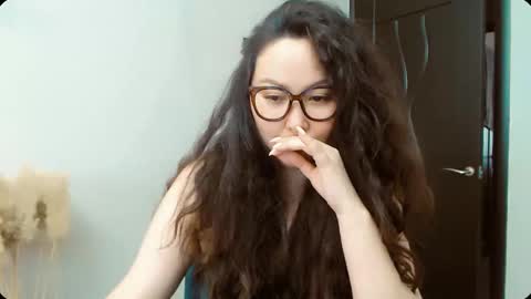 Snapshot of dalidayes chatting on November 28, 2025, 5:43 am Dali online show from November 28, 2025, 5:43 am