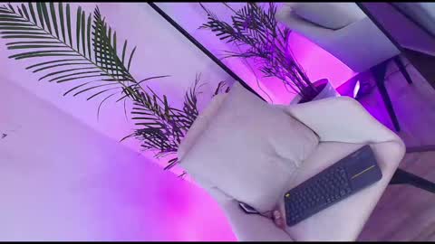 dalilathoms online show from January 17, 2026, 8:56 pm