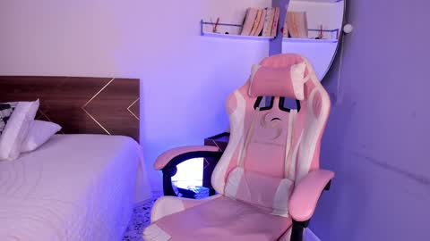 Dalyla online show from January 6, 2025, 3:51 pm