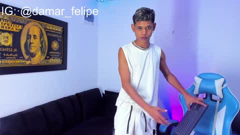Snapshot of damar_felipe chatting on January 12, 2025, 7:00 am damar_felipe online show from January 12, 2025, 7:00 am