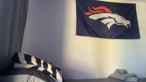 damiam xj online show from December 4, 2025, 5:21 pm