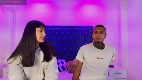 Snapshot of damian_and_roxanne chatting on April 25, 2026, 12:41 pm DAMIAN AND ROXANNE. online show from April 25, 2026, 12:41 pm
