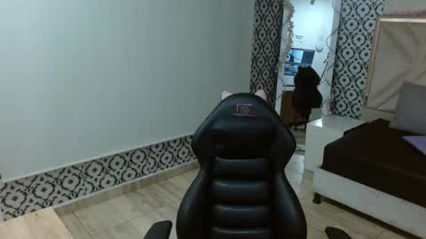 damian_tay online show from April 14, 2026, 11:38 am