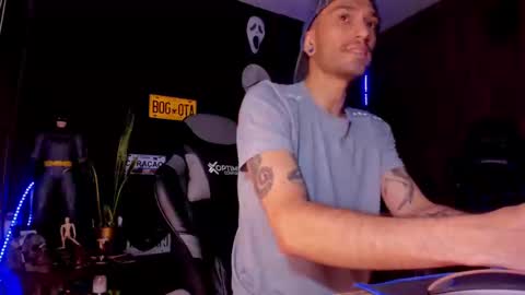 Snapshot of damiancox chatting on March 6, 2025, 8:27 pm Daamiancox online show from March 6, 2025, 8:27 pm