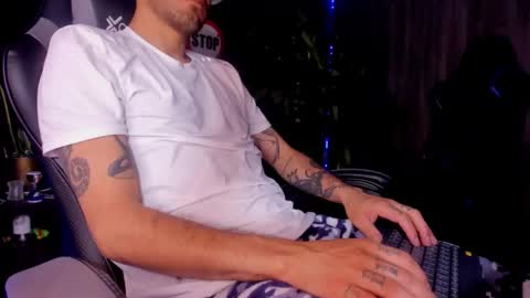 Snapshot of damiancox chatting on March 8, 2025, 1:39 am Daamiancox online show from March 8, 2025, 1:39 am