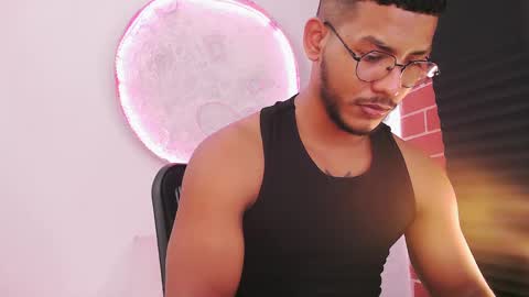 instagram damiannreed. online show from December 17, 2024, 2:11 pm