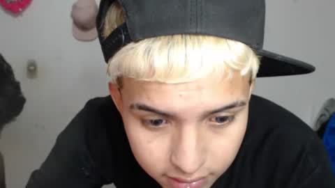 damiansexyboy69 online show from November 26, 2025, 5:30 am