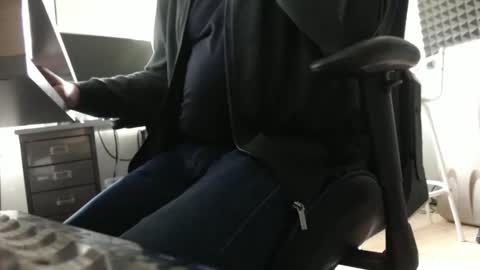 Ray online show from December 4, 2025, 12:25 pm