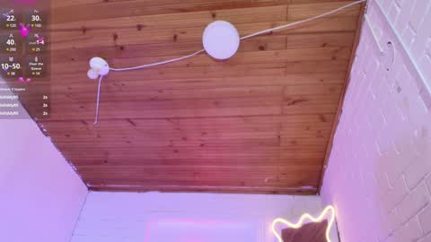 Snapshot of damii_tay chatting on December 18, 2024, 8:20 am Damii online show from December 18, 2024, 8:20 am