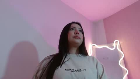 Snapshot of damii_tay chatting on December 16, 2025, 3:11 am Damii online show from December 16, 2025, 3:11 am