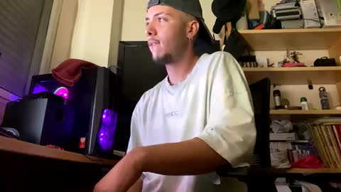 Snapshot of damncore chatting on October 5, 2025, 12:42 am damncore online show from October 5, 2025, 12:42 am