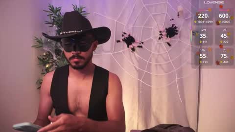 Snapshot of damon_frost chatting on October 28, 2025, 1:58 pm damon_frost online show from October 28, 2025, 1:58 pm