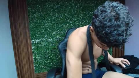 Snapshot of damon_sw chatting on December 14, 2025, 6:01 pm damon online show from December 14, 2025, 6:01 pm