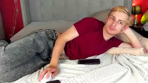 Snapshot of damonlux chatting on July 14, 2026, 12:55 pm Damon online show from July 14, 2026, 12:55 pm