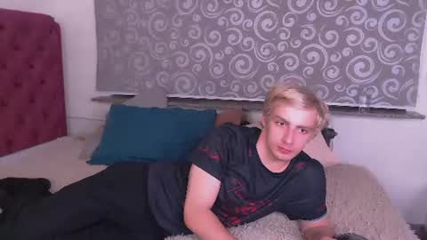 Snapshot of damonlux chatting on July 27, 2026, 5:47 am Damon online show from July 27, 2026, 5:47 am