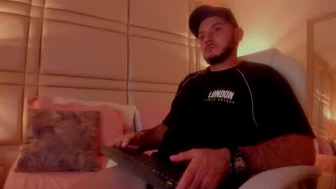 D A M O N online show from November 2, 2025, 3:31 am