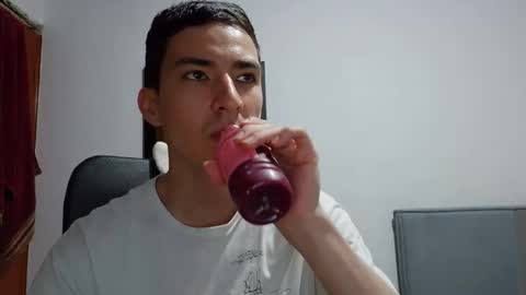 Snapshot of dan_hottest chatting on April 16, 2026, 12:55 am x x online show from April 16, 2026, 12:55 am