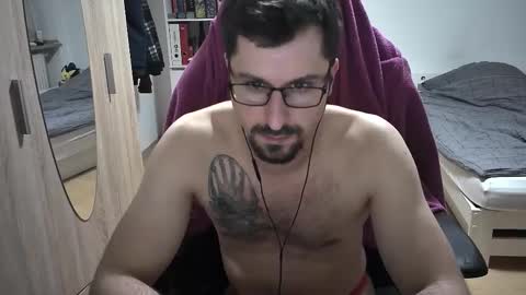 King Dan online show from November 25, 2025, 8:42 pm