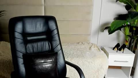 Dana Dom online show from October 26, 2025, 2:01 pm