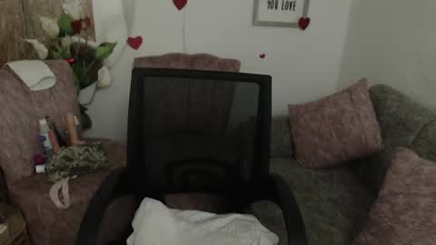 Snapshot of danalaleska chatting on November 3, 2025, 5:42 am danalaleska online show from November 3, 2025, 5:42 am