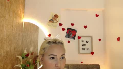 Snapshot of danalaleska chatting on November 28, 2025, 5:32 am danalaleska online show from November 28, 2025, 5:32 am