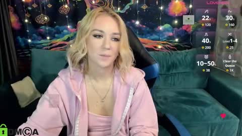 dances_queen online show from December 16, 2025, 7:57 am