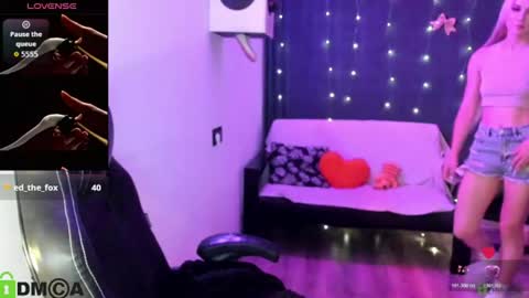 Snapshot of dances_queen chatting on July 7, 2026, 7:23 am dances_queen online show from July 7, 2026, 7:23 am
